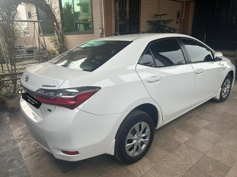 Toyota GLI super white 2018 4