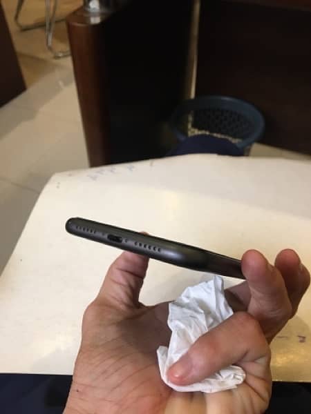 Iphone 11       10/10 condition 2