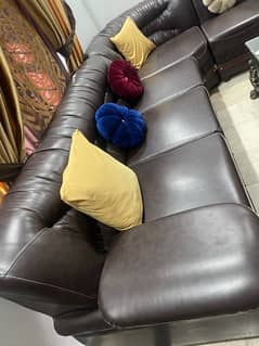 like new l shape leather sofa with centre tBle for urgent sale