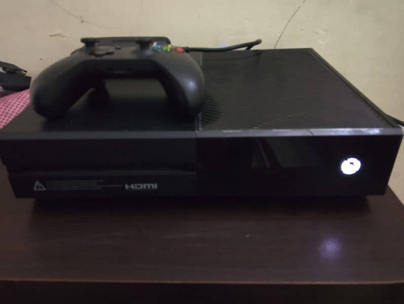 Xbox One 500GB With One X Wireless Controller and 3 Games 0