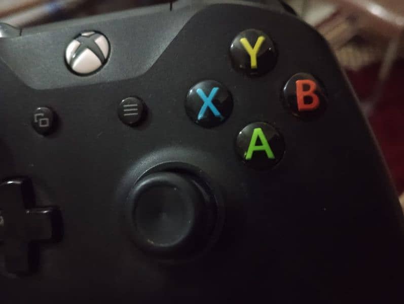 Xbox One 500GB With One X Wireless Controller and 3 Games 2