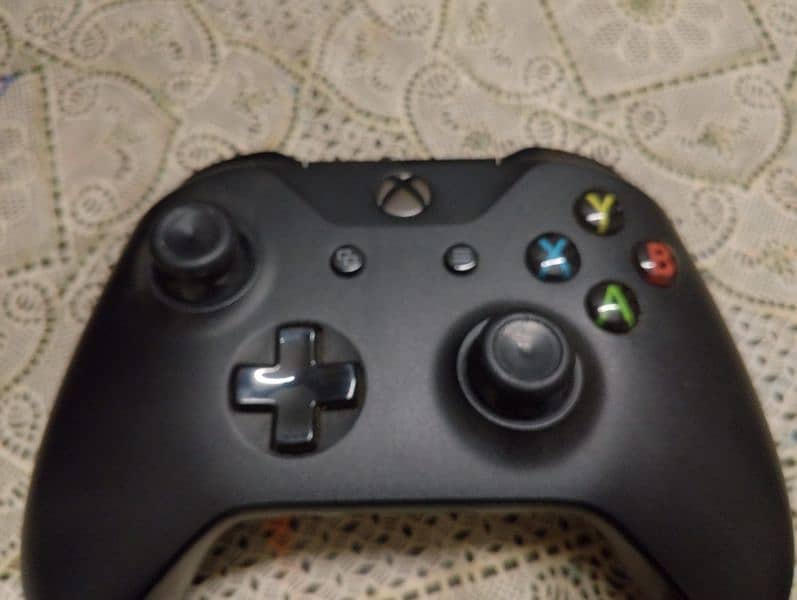 Xbox One 500GB With One X Wireless Controller and 3 Games 3