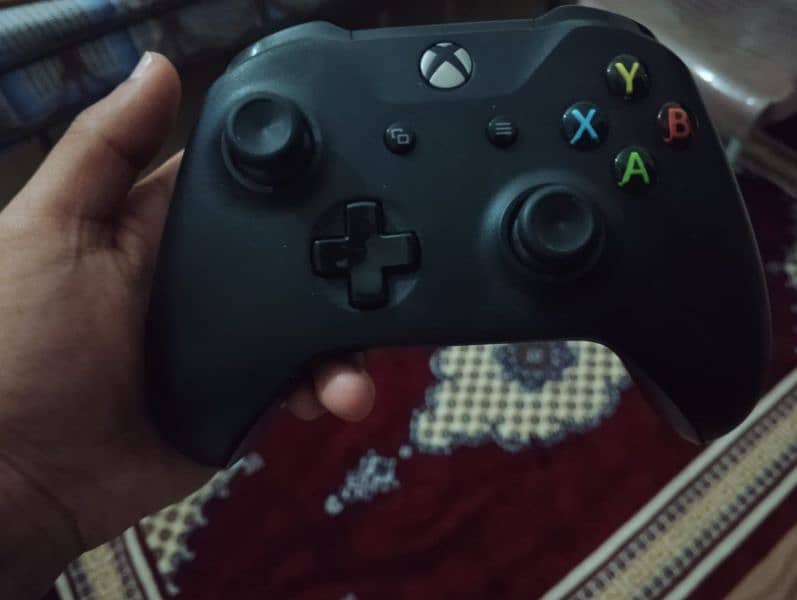 Xbox One 500GB With One X Wireless Controller and 3 Games 4