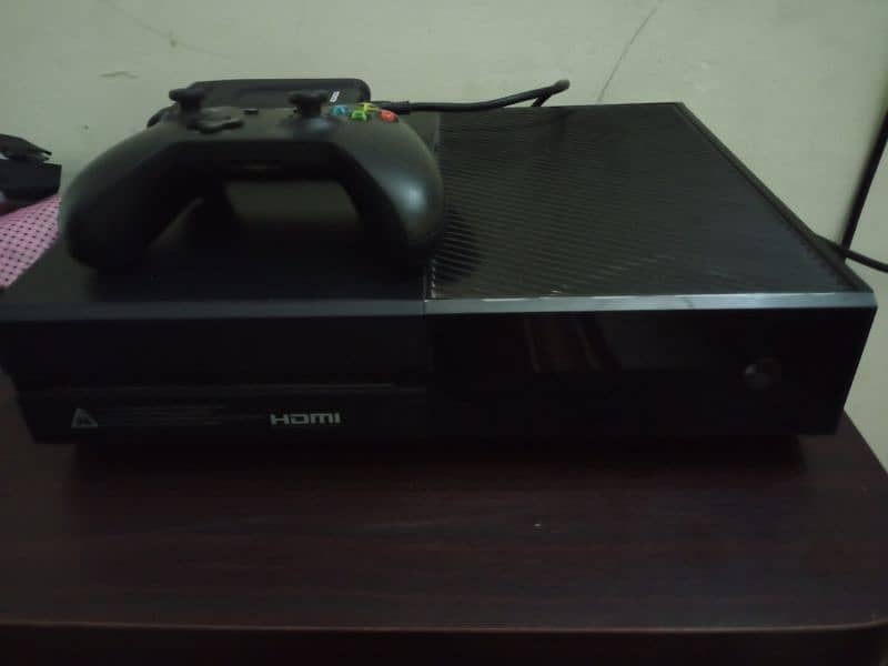 Xbox One 500GB With One X Wireless Controller and 3 Games 7
