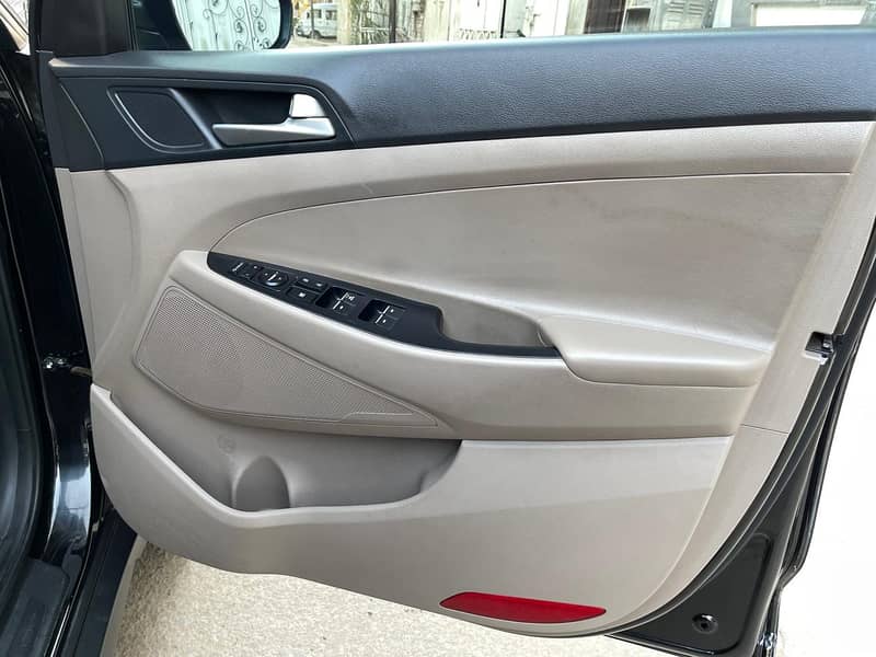 Hyundai Tucson 2021 Full Option AWD Panoramic Sunroof 12