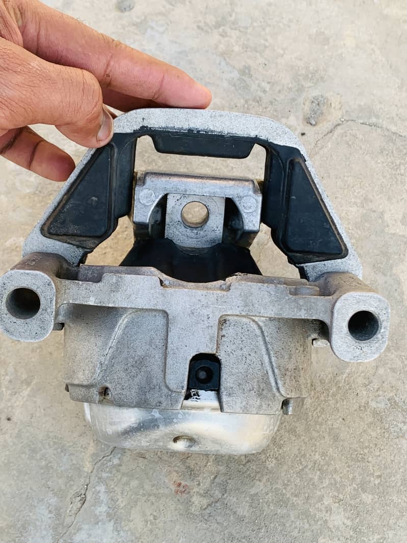Audi engine mount in very Good Condition one piece. 3