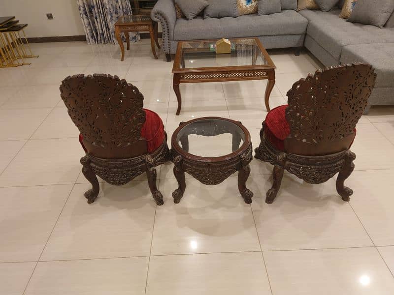Chinoti Chairs with table 1