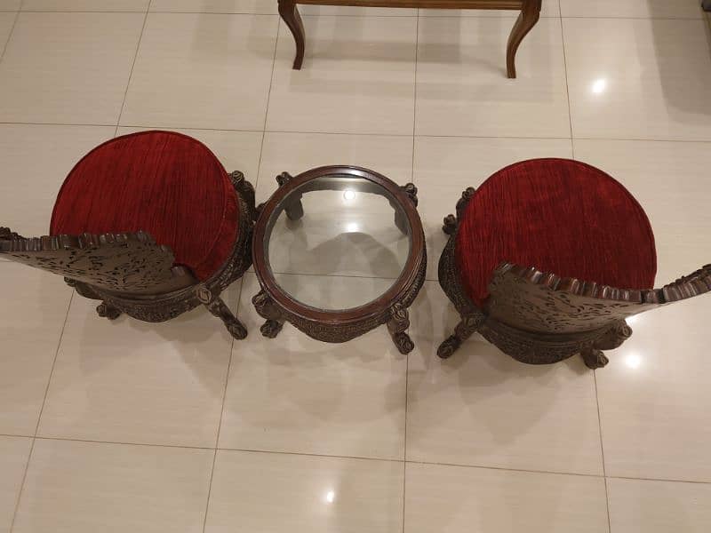 Chinoti Chairs with table 2