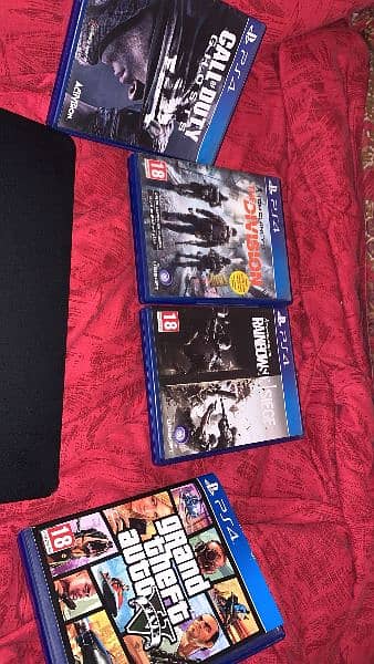 Ps4 slim 500GB with 4 cds 3