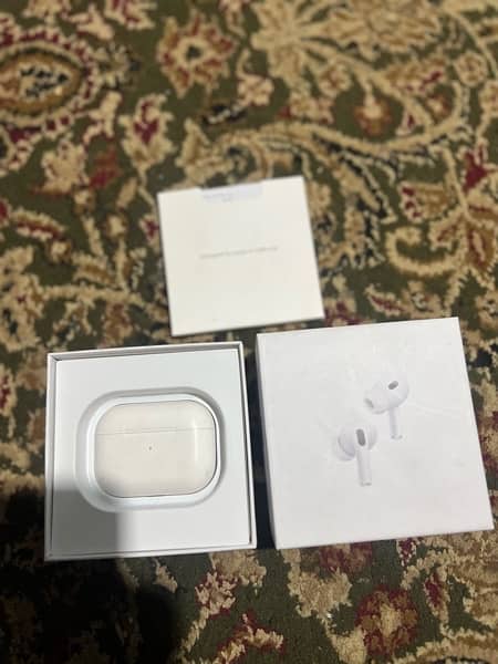 air pods 2pro with all accessories 7