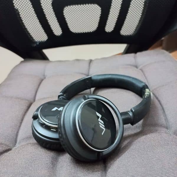 NIA Q1 headphones 3