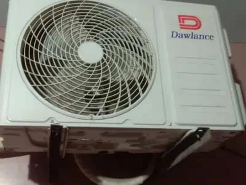 Dawlance 1.5 ton inverter AC heat and cool R410 GASS WHITE CLOUR 1