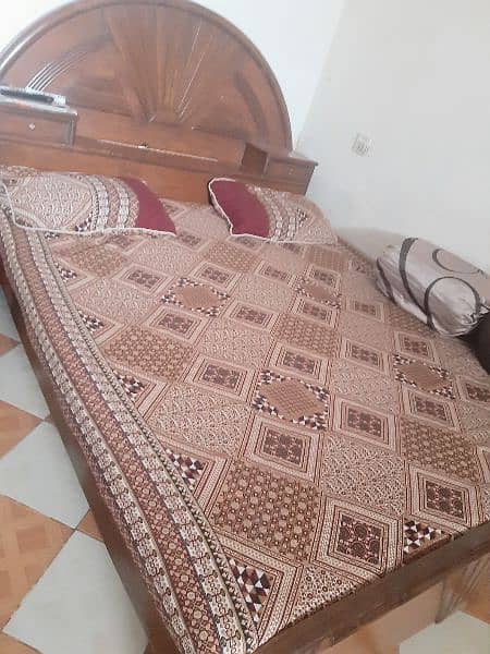 wooden queen size bed 0