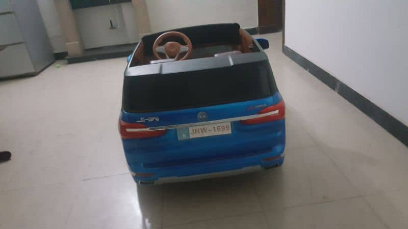 jhw kids car battery operated. from dubai 1
