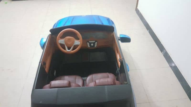 jhw kids car battery operated. from dubai 3