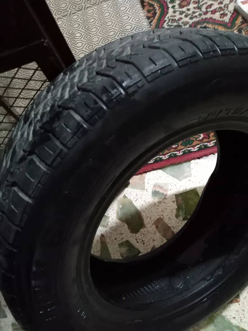 CAR TYRES BRANDED IN REASONABLE PRICE 2