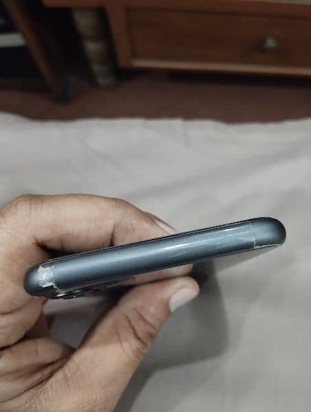 iphone 11 for sale condition 10 by 10 only battery health 98 % non pta 3