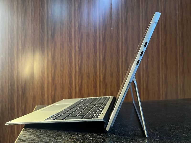 HP elite X2 core i5 7th gen 16/256 10