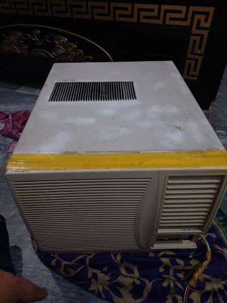 . 75 ton ka ac hai window koi masla nai hai 10by 9 condition hai 1