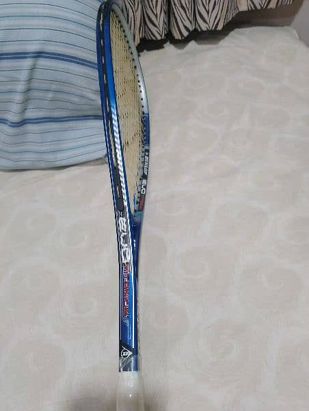 Dunlop squash racket (titanium) 1