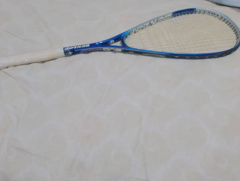 Dunlop squash racket (titanium) 2