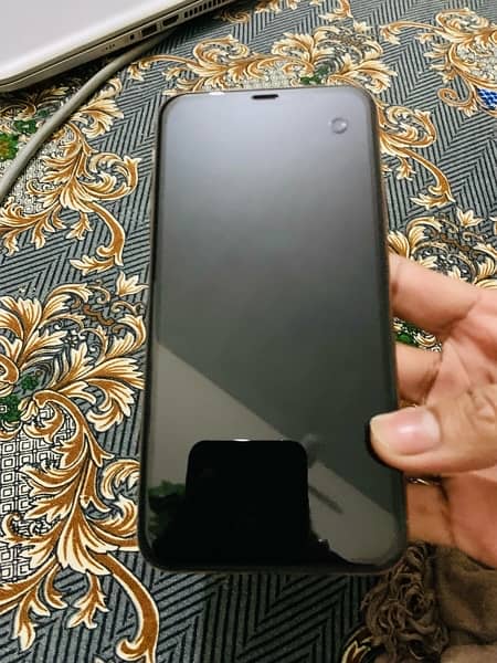 I phone 11 Pro Max 64 Gb 10 by 10 Golden 3