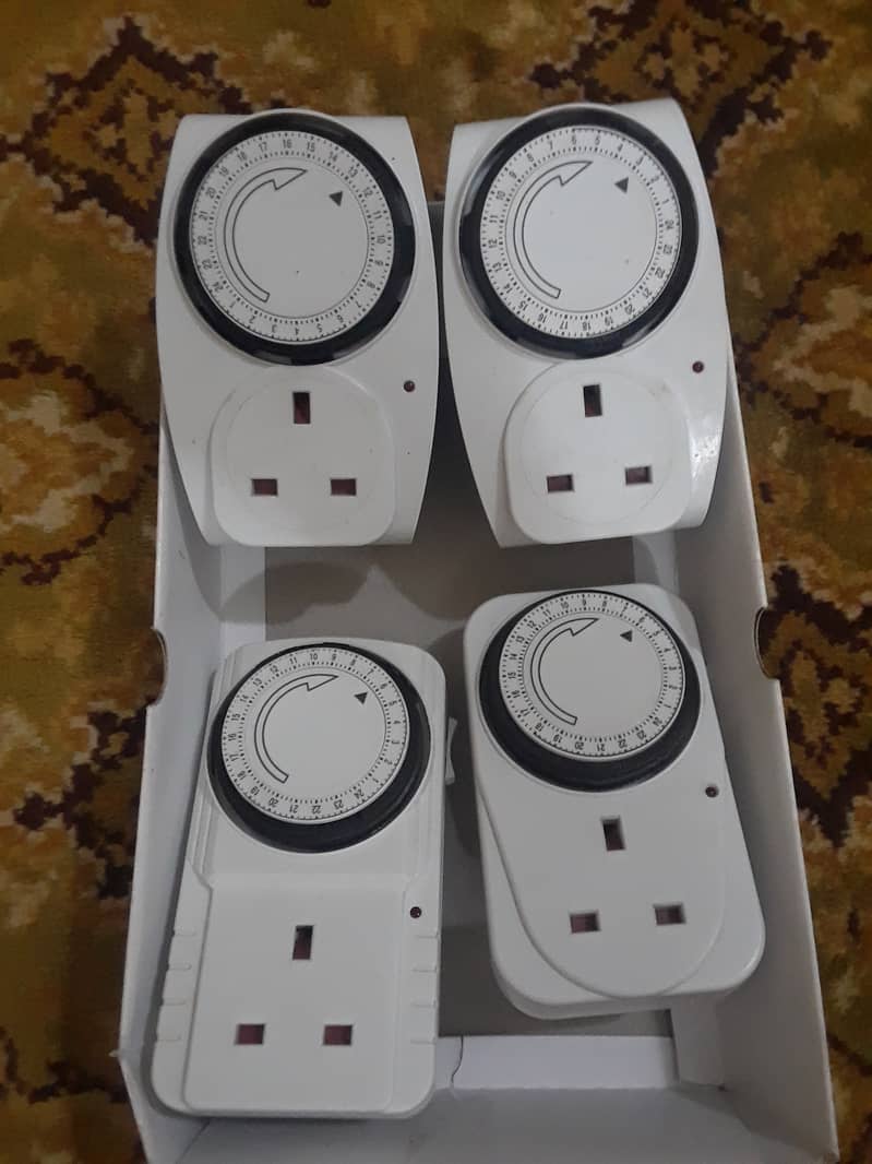 Automatic ON and OFF programmable timer plugs 2