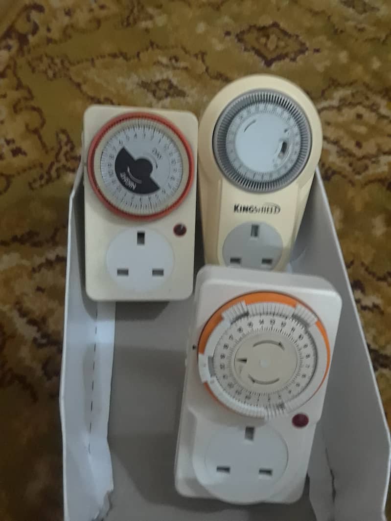 Automatic ON and OFF programmable timer plugs 6