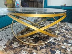 Centre table in round shape