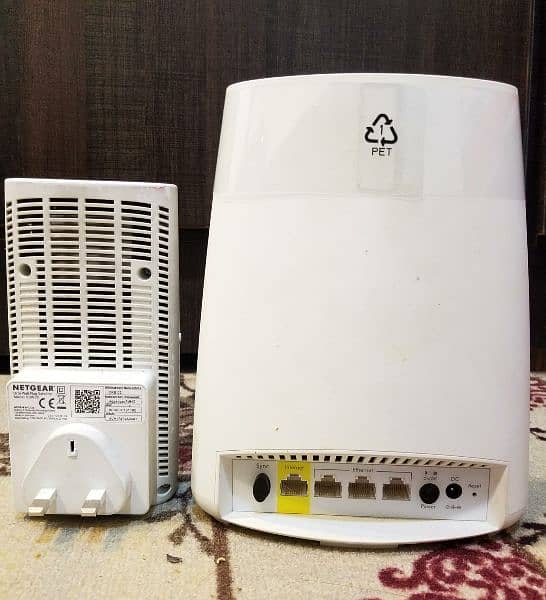 Netgear RBR40 and RBW30 Orbi mini Router 2