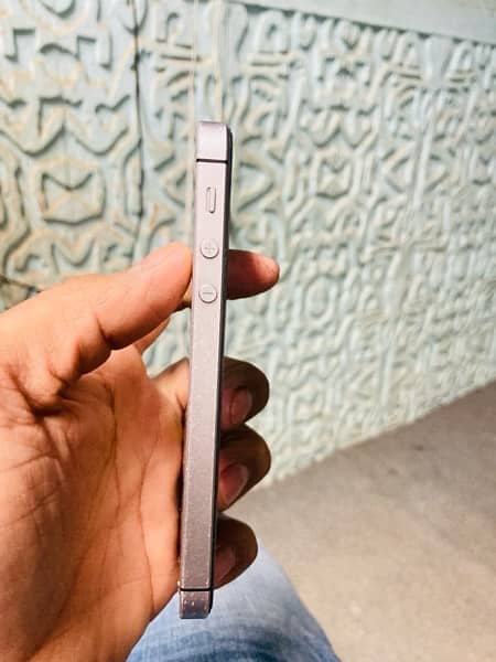 Iphone SE 1st generation 64GB PTA approved 4