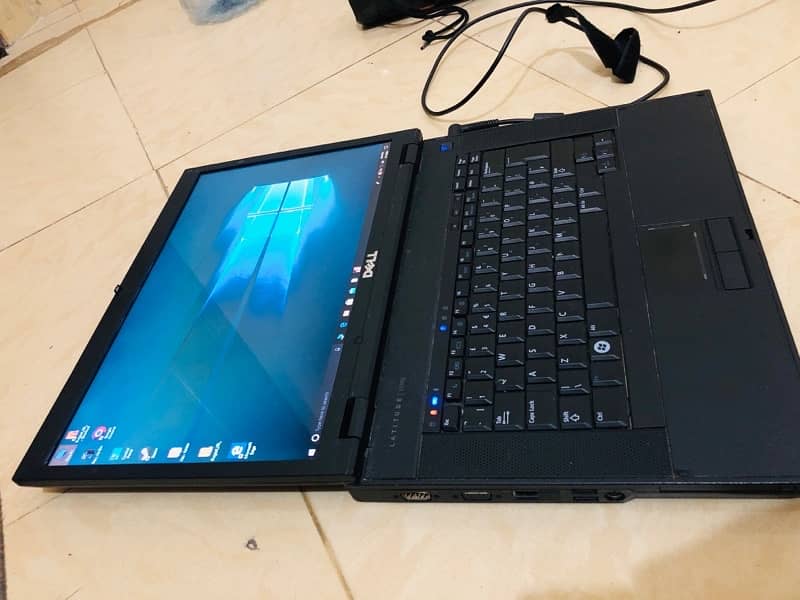 Dell Latitude E5500 Laptop 3