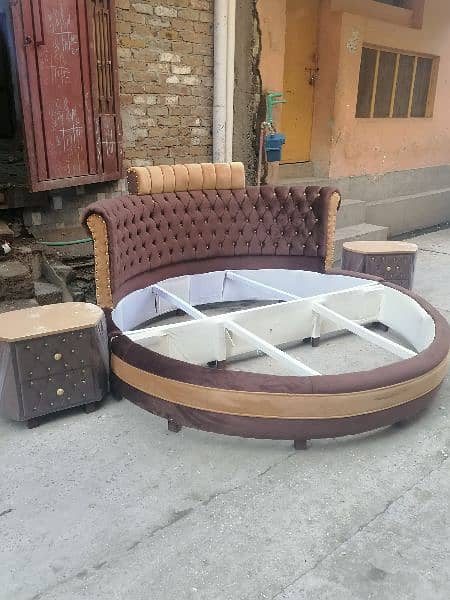 Round king size bed made in total wood 2