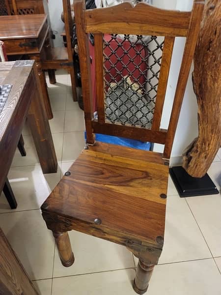 FOR SALE ANTIQUE SOLID WOODEN DINNING TABLE 1