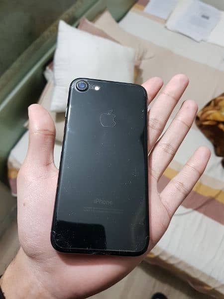 iphone 7 -(128 GB) -(PTA approved) 1