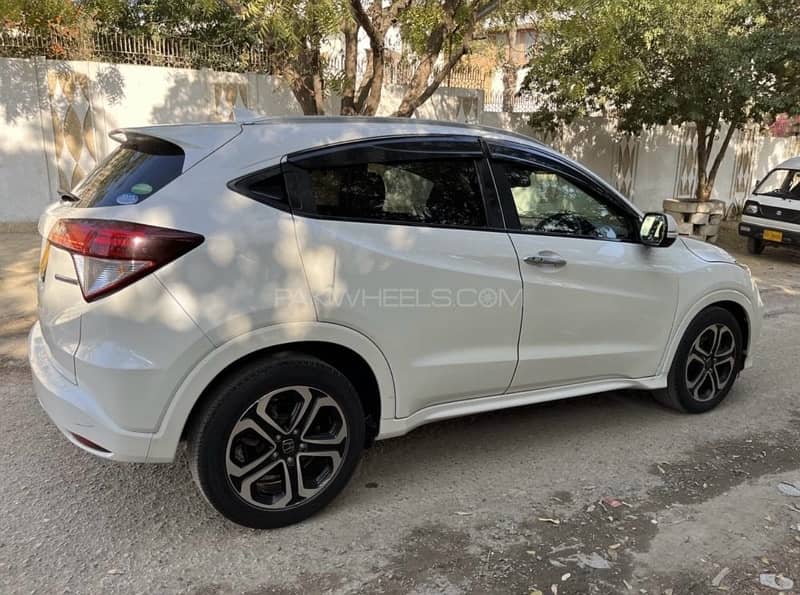 HONDA VEZEL 2015 Z SENSING PACAKAGE 4