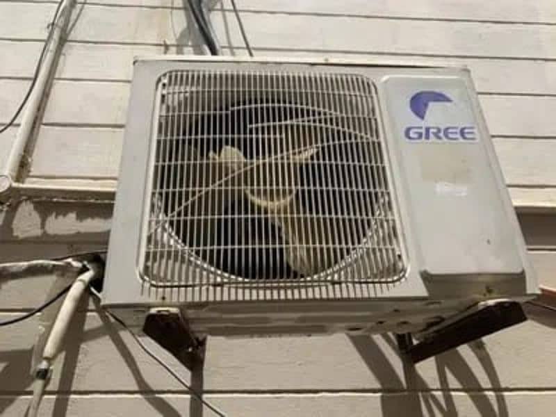 Gree 1.5 ton inverter AC heat and cool in genuine condition 1