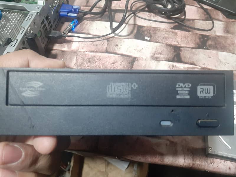 PC/ Computer or Laptop DVD-Rom, Super Drive & Built-in Card Readers 8