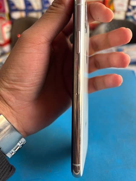 i phone x 256gb white colour pta approved 3