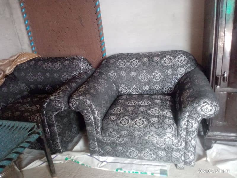 1+1 sofa  2 seater good condition 2