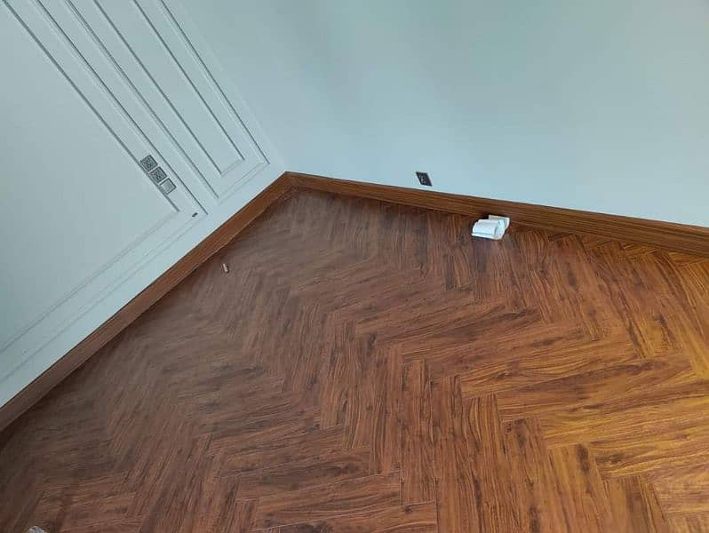 Laminate wood floor/ Vinyl wooden floors/ wallpaper window blinds. 3