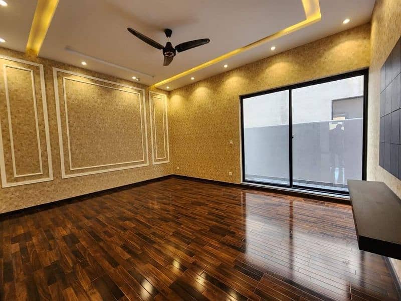 Laminate wood floor/ Vinyl wooden floors/ wallpaper window blinds. 4