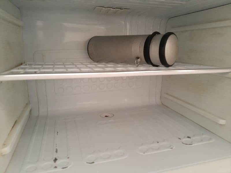 vavis  fridge 10 by 9 condition 0