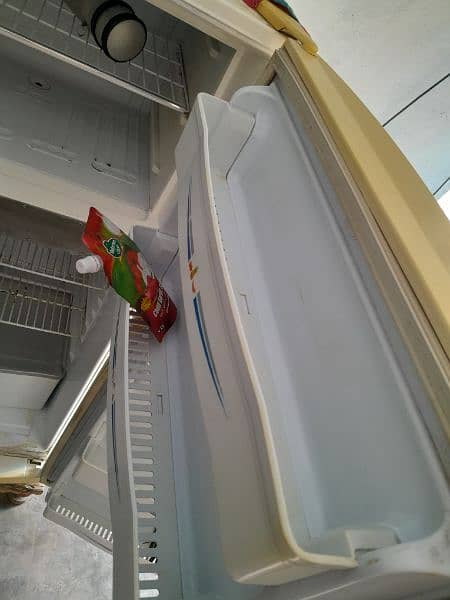 vavis  fridge 10 by 9 condition 2