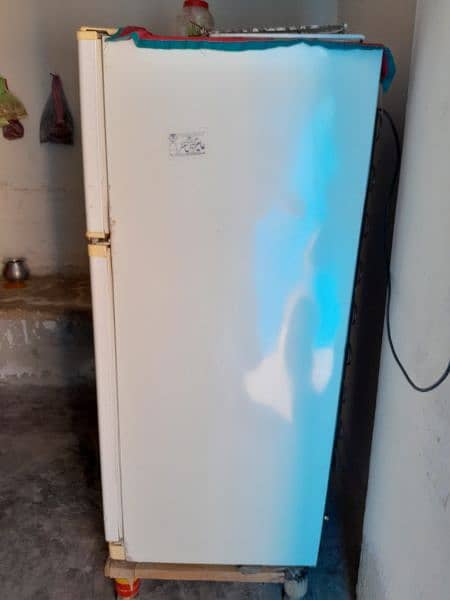 vavis  fridge 10 by 9 condition 6