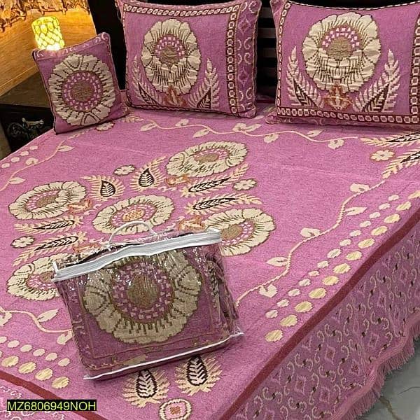 •  Fabric: Velvet Jacquard
•  Double Bed Size
• 6