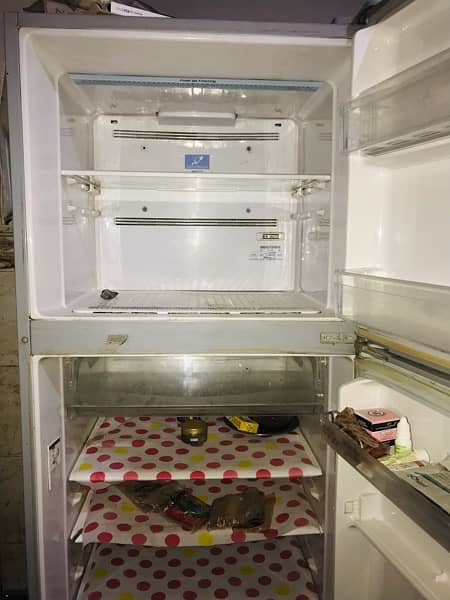 Hitachi fridge 4