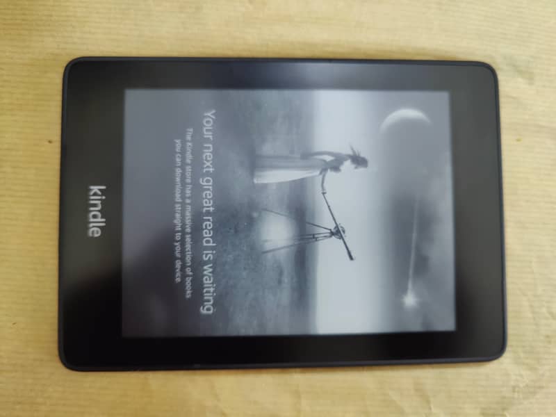 Amazon Kindle Paperwhite e reader-10th Generation- 6" Display-8GB 0
