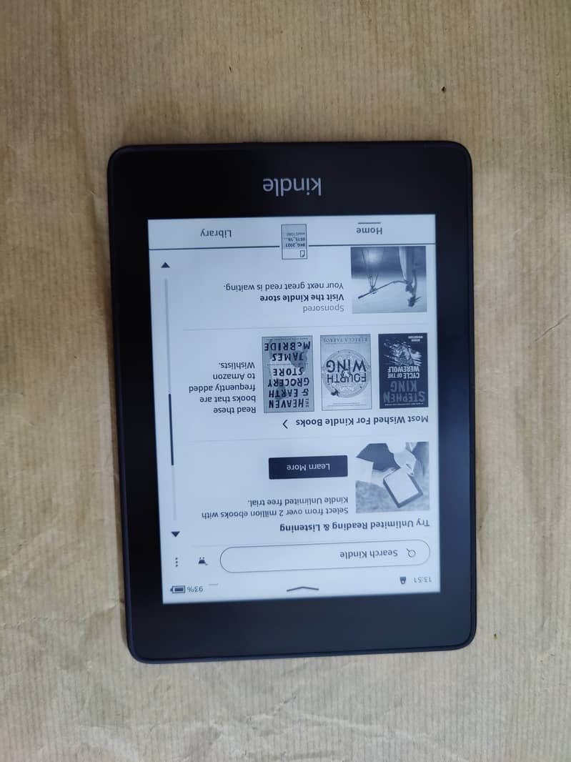 Amazon Kindle Paperwhite e reader-10th Generation- 6" Display-8GB 3