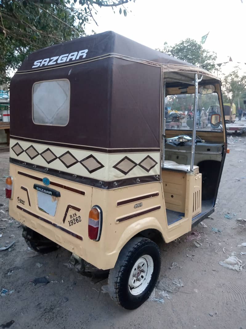 SazGar-2018,Disc-Brake,FuLL PetRoL Rickshaw,White Engine,Engine Ok 3